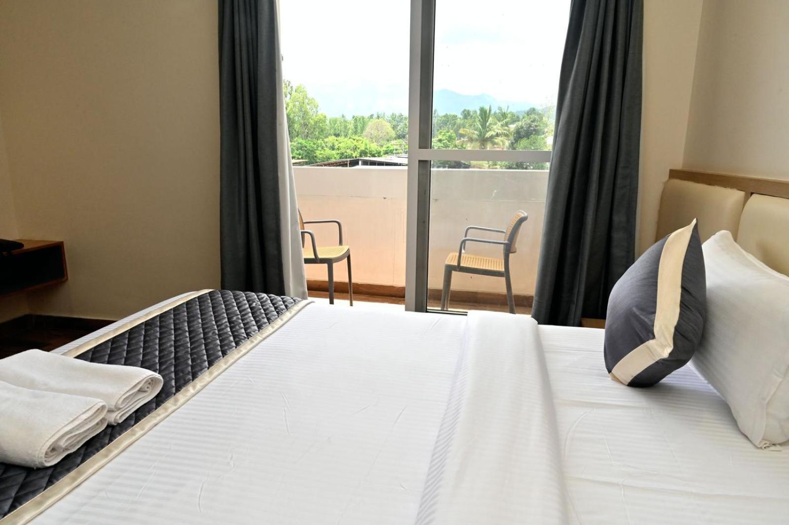 Hometown Sharu'S Inn A Luxury Hotel Chikmagalūr Kültér fotó